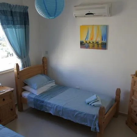 Pleasantly Furnished B201 With Large Terrace, Wi-fi & Android Tv דירה