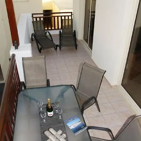 Lejlighed Pleasantly Furnished B201 With Large Terrace, Wi-fi & Android Tv Pegeia