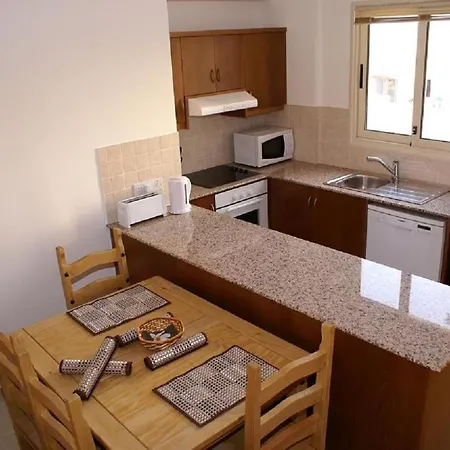 Pleasantly Furnished B201 With Large Terrace, Wi-fi & Android Tv Appartement