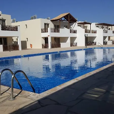 Pleasantly Furnished B201 With Large Terrace, Wi-fi & Android Tv * Pegeia