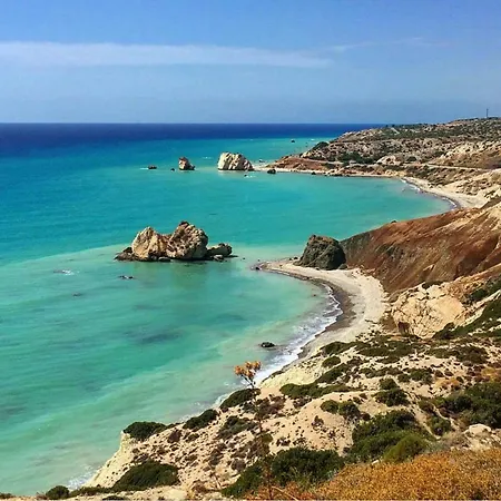 Pleasantly Furnished B201 With Large Terrace, Wi-fi & Android Tv Peyia