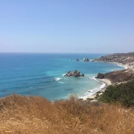 Pleasantly Furnished B201 With Large Terrace, Wi-fi & Android Tv Pegeia