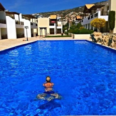 Pleasantly Furnished B201 With Large Terrace, Wi-fi & Android Tv Lejlighed