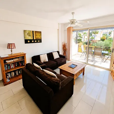 Pleasantly Furnished B201 With Large Terrace, Wi-fi & Android Tv * Peyia