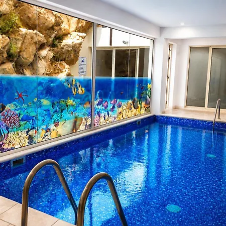 Appartamento Pleasantly Furnished B201 With Large Terrace, Wi-fi & Android Tv *
