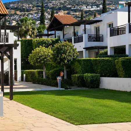 Pleasantly Furnished B201 With Large Terrace, Wi-fi & Android Tv Pegeia